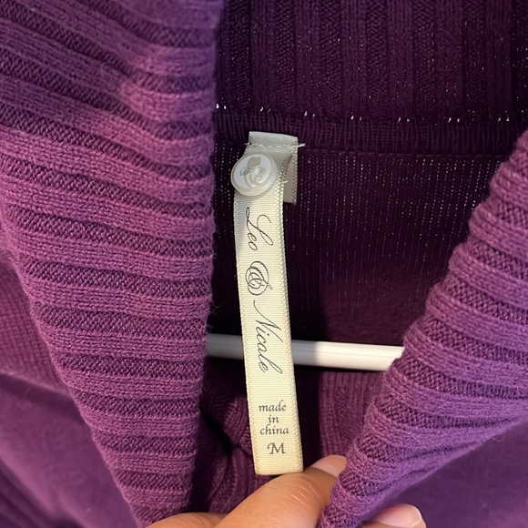 Leo and Nicole plum colored ladies turtleneck size medium - Picture 6 of 8